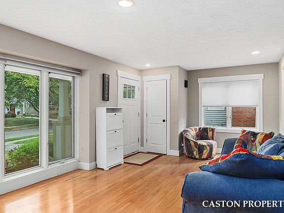 4th image of 2620 Richards Dr SE