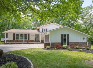 343 Spring Grove Dr, Tallmadge, OH 44278
