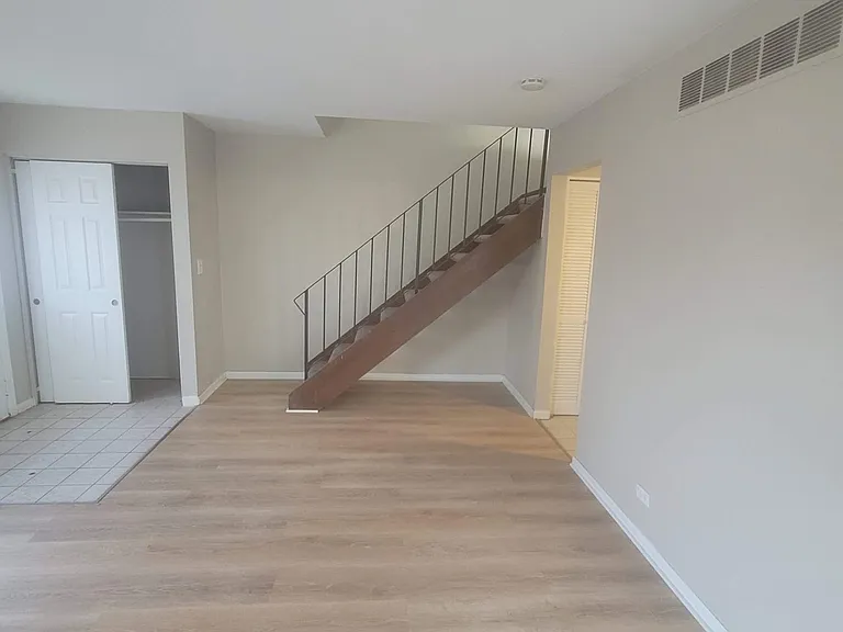 1856 Jamestown Cir — Photo 4