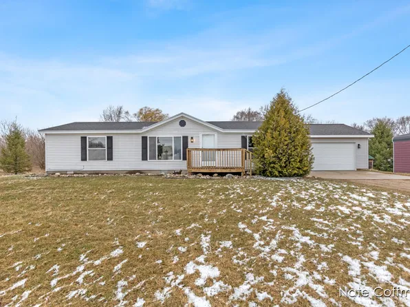 4135 Sixteen Mile Rd NW, Kent City, MI 49330
