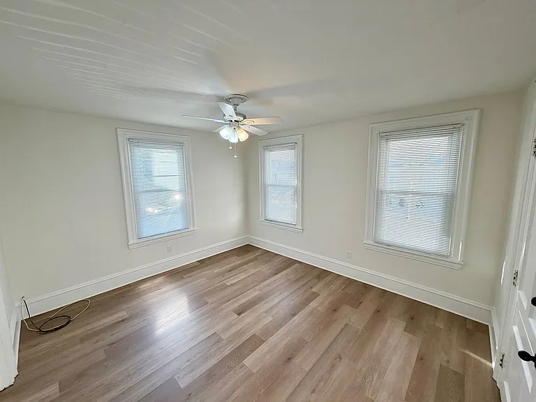 1518 Willow Ave — Photo 3