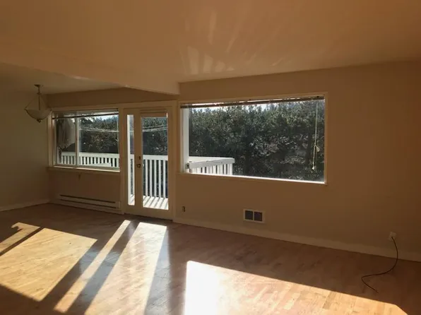 9910 Lake Washington Blvd NE, Bellevue, WA 98004