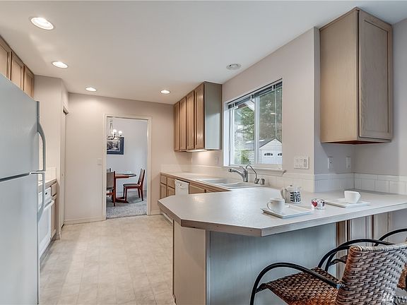 3rd image of 1405 Undine St
