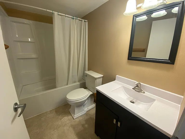 605 N Clark St — Photo 10
