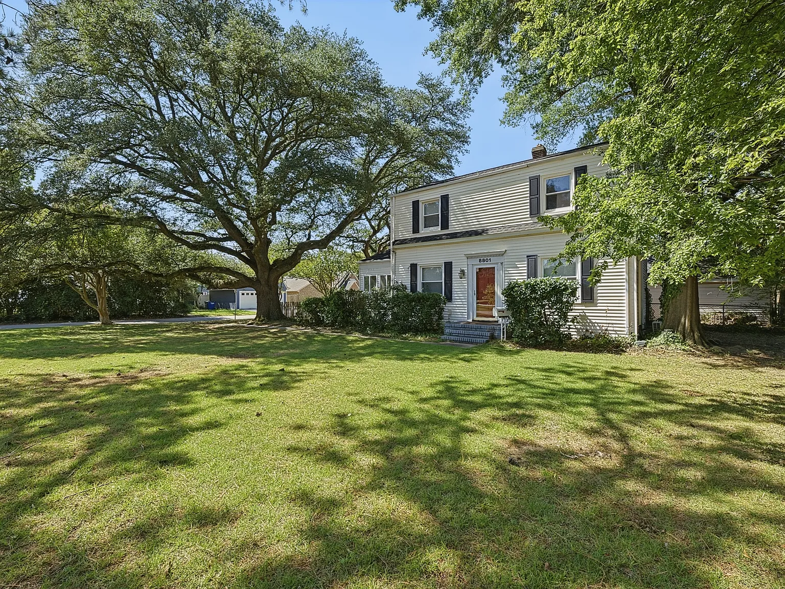 3 bed, 1.5 bath, 1700 sqft, $2,500 — Photo 3