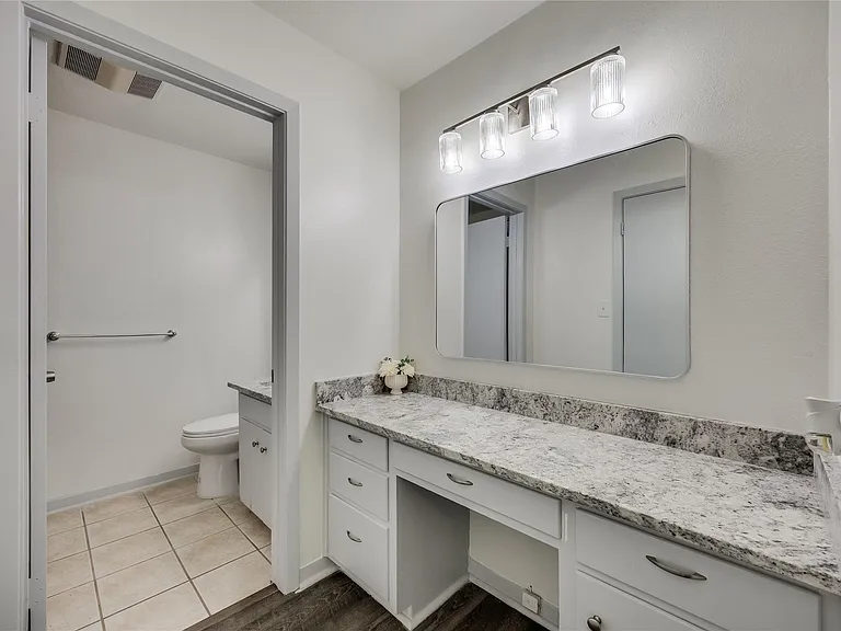 8803 Westover Club Dr #B — Photo 17