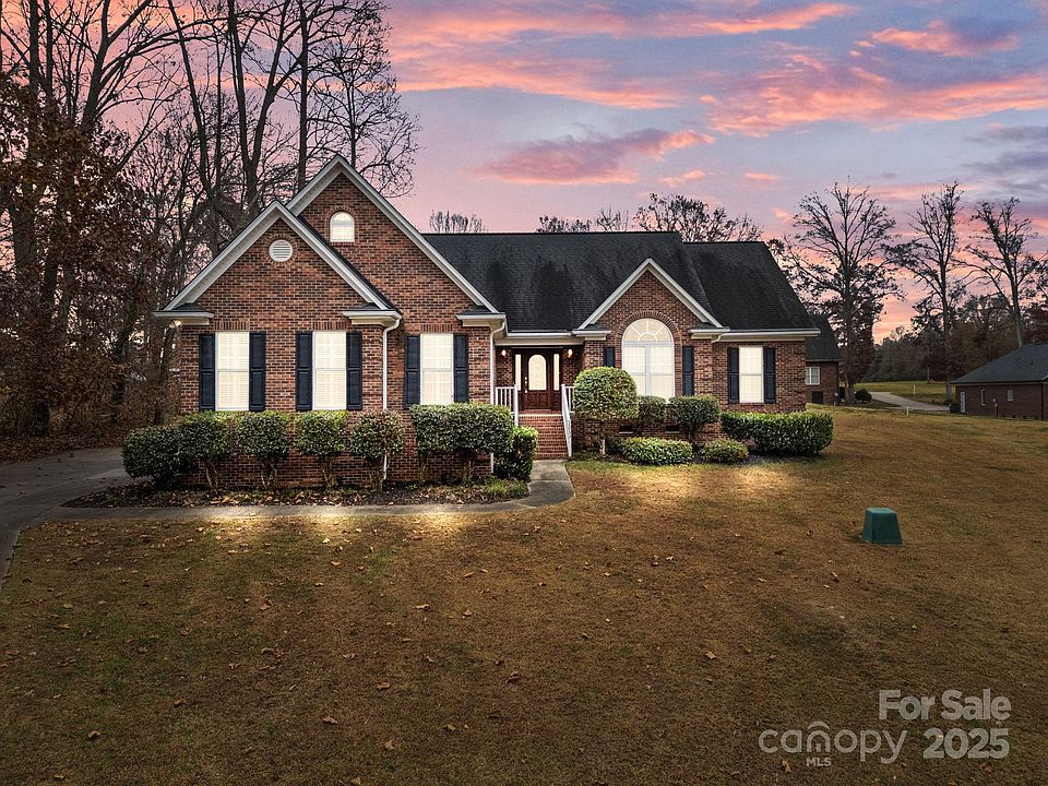 1st image of 1053 Rosewood Dr