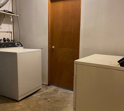 4th image of 403 8 1/2 Ave NW #B
