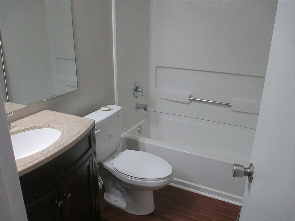 220 Elm St #224
