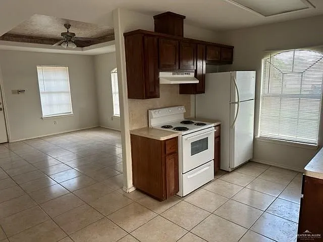 801 W Bronze Dr — Photo 3