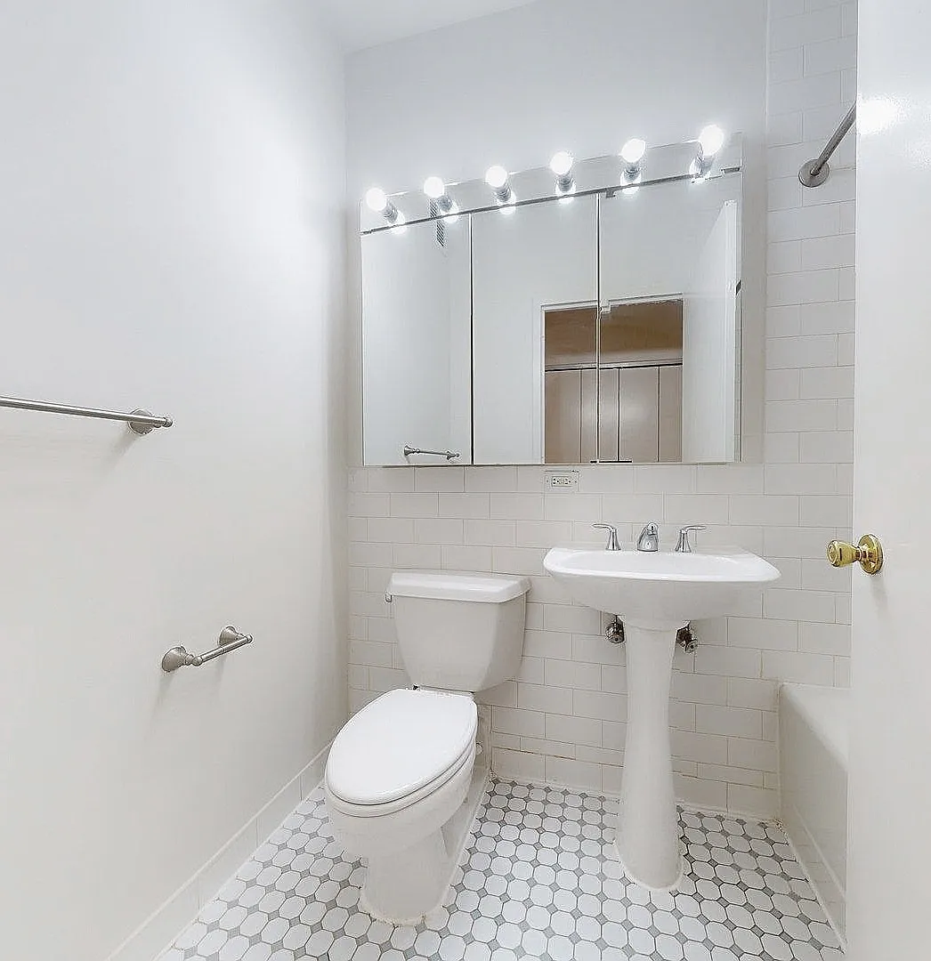 90 Washington Street — Photo 2