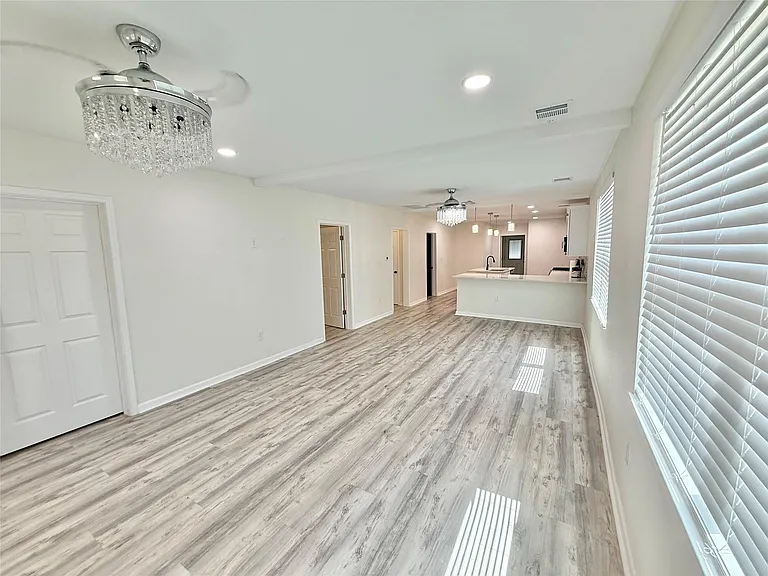 1401 W 7th St — Photo 9
