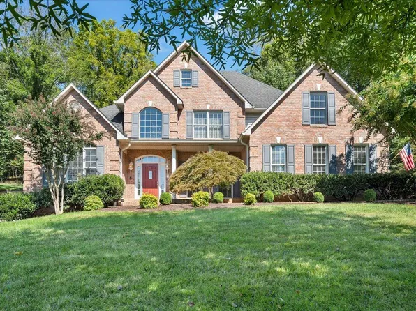 102 Estates Cir, Troutville, VA 24175