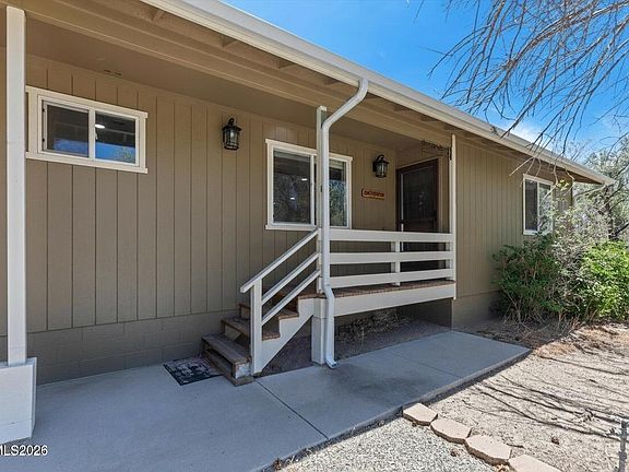 3rd image of 34 Mesa Dr