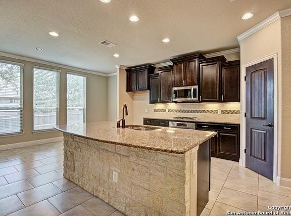 Eat in kitchen