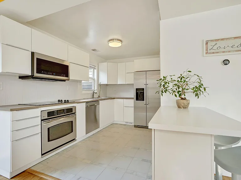 11030 Westmore Dr — Photo 2