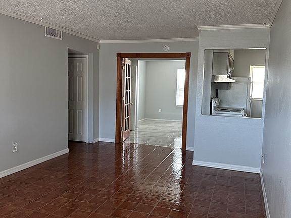 5th image of 836 Sky Lake Cir
