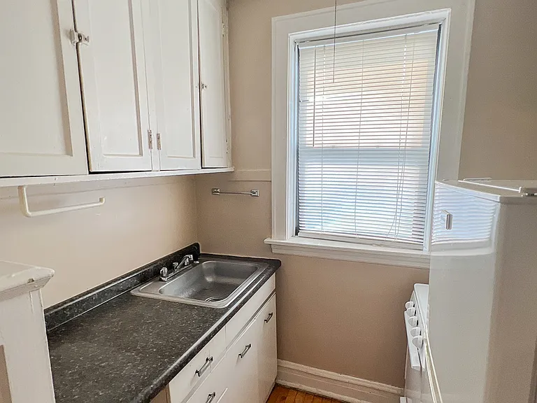 3620 1/2 N Marshfield Ave #2B — Photo 2