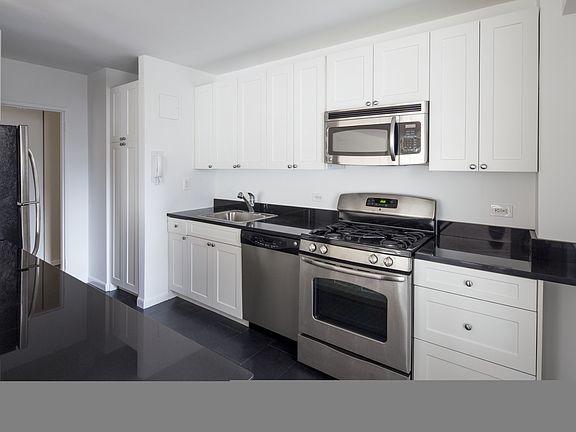 4th image of 136 E 56th St APT 14