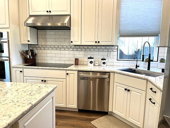 3rd image of 462 Chablis Way