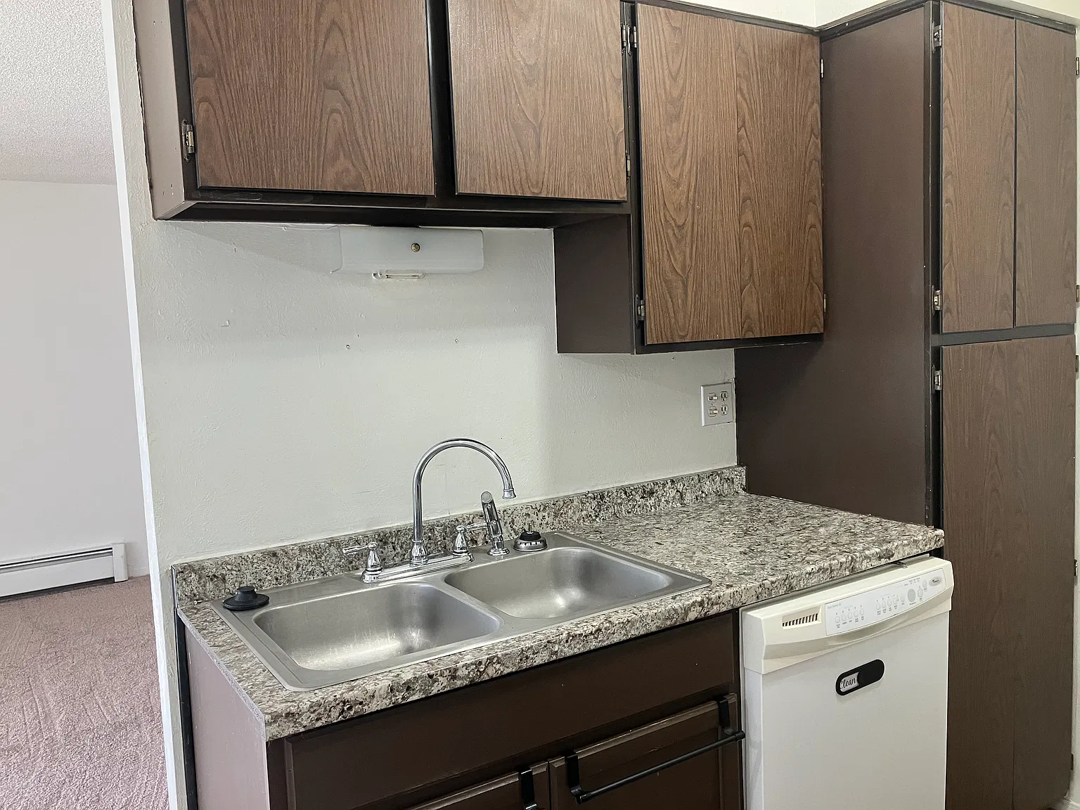 2 bed, 905 sqft, $1,695 — Photo 2
