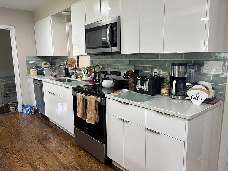 3004 Grandin Rd — Photo 4