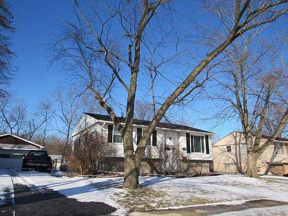 3rd image of 345 E Tulip Dr
