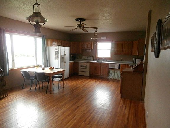 All kitchen appliances stay.