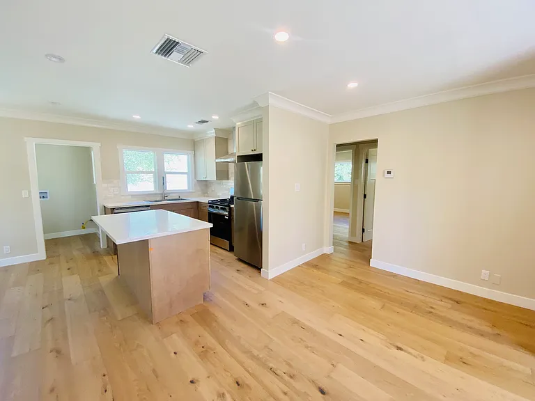 673 Mira Mar Ave — Photo 7