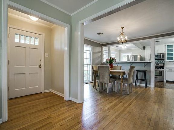 4th image of 3204 Mount Vernon Ave