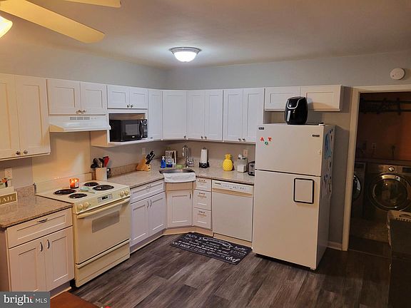 3rd image of 131 Wallace St