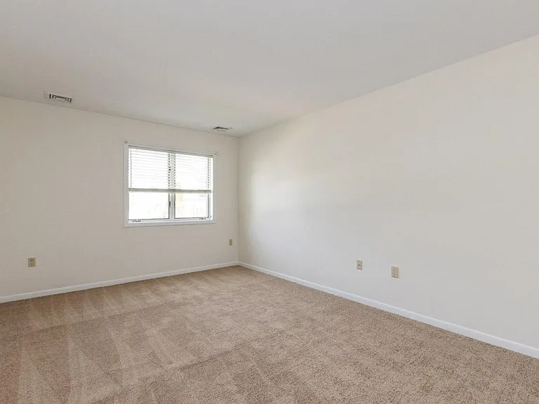 Bedford Lake Apartments — Photo 8