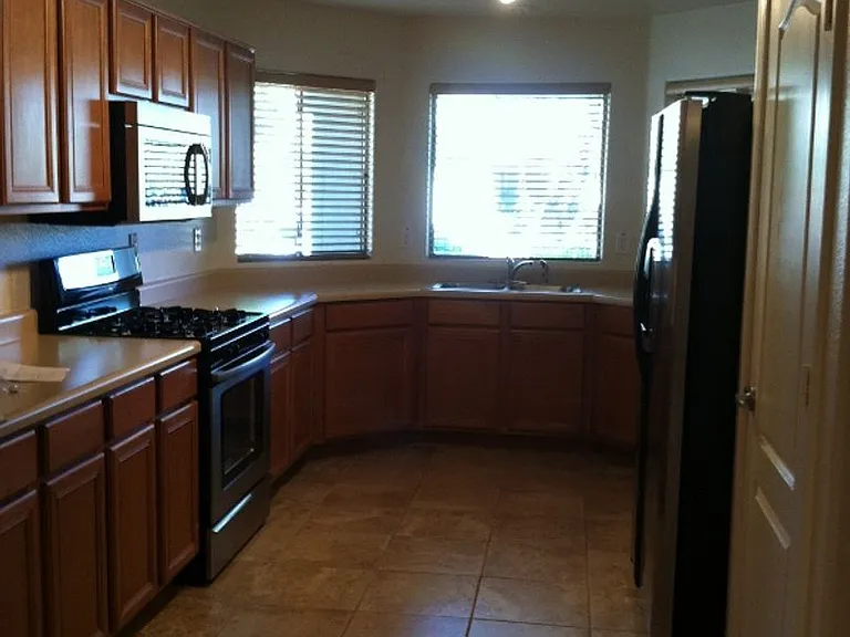 27712 N 24th Ln — Photo 3