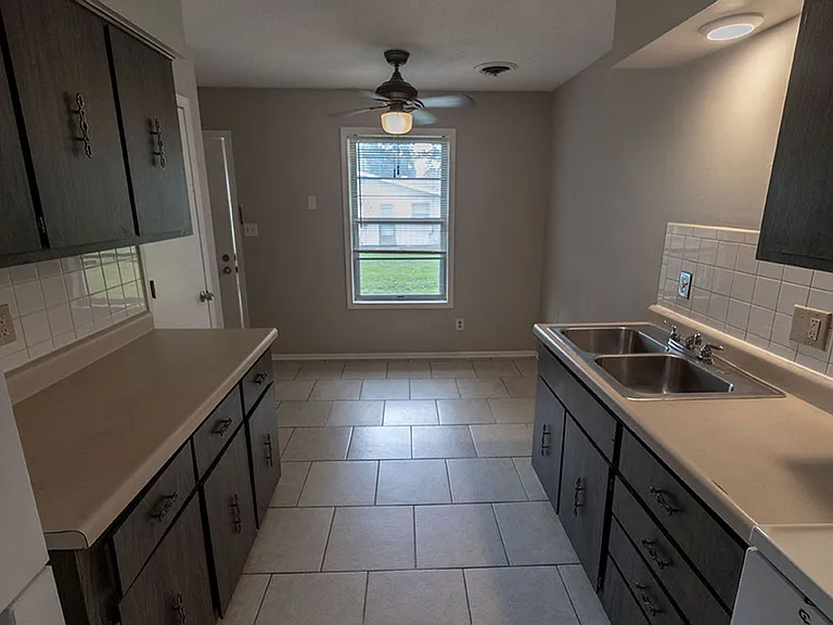 2904 Leeway Dr #B — Photo 7
