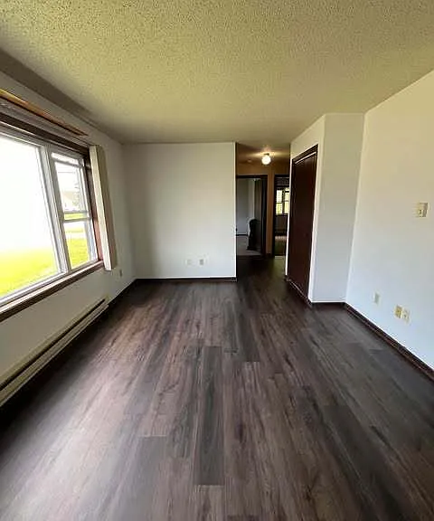 717 Garland St E — Photo 14