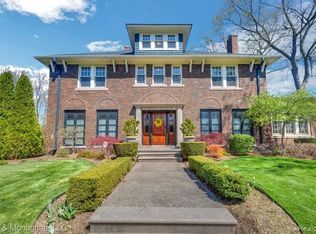 1264 Buckingham Rd, Grosse Pointe Park, MI 48230