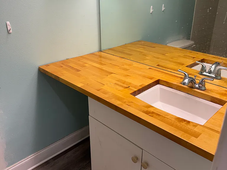 Bathroom 2.