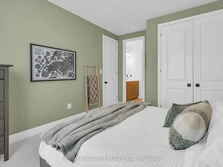 669 Newlove St — Photo 36