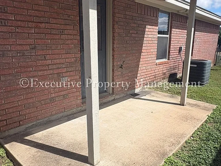 208 Janelle Dr — Photo 14