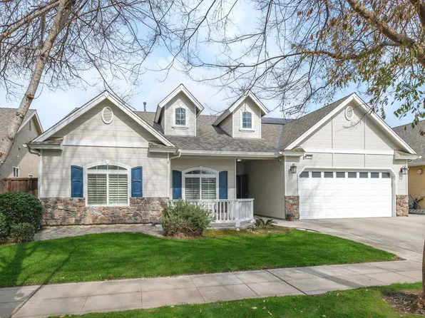 228 E Gibson Avenue, Reedley, CA 93654