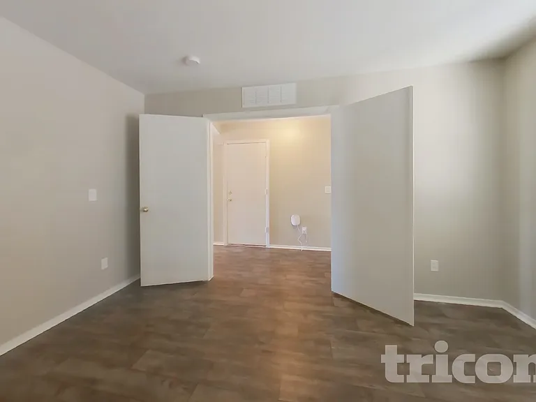 4846 N 113th Dr — Photo 16