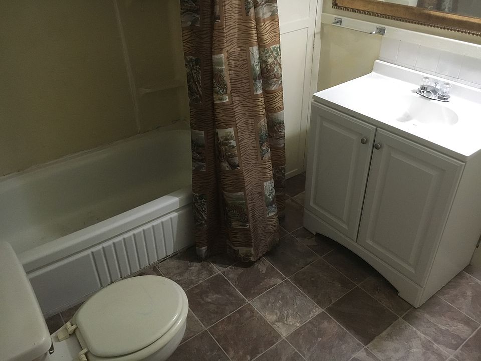 2nd image of 98 Farmer St #1