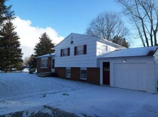 19 Brentwood Dr, Rochester, NY 14624