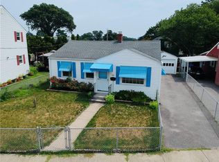 63 Maplecrest Dr, Pawtucket, RI 02861