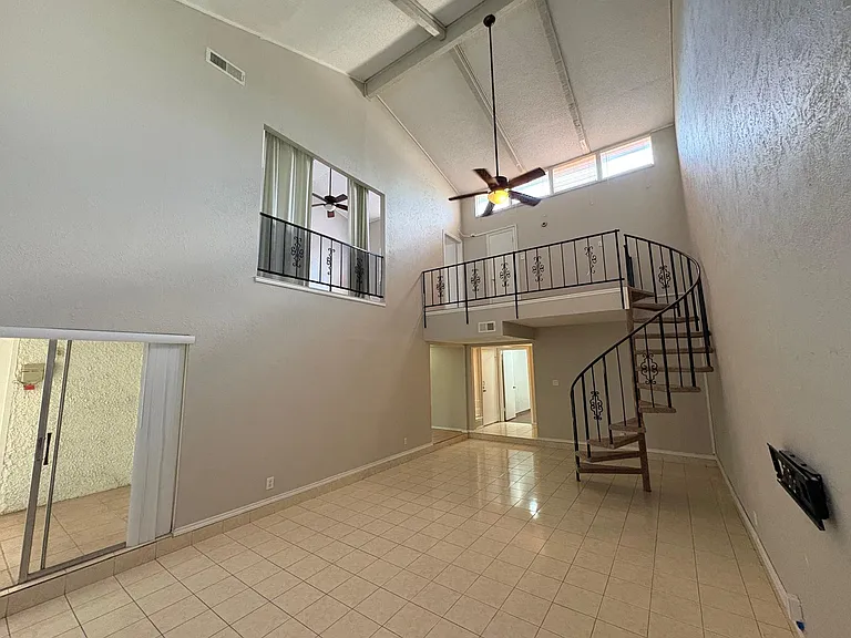 805 W Rochelle Rd — Photo 13