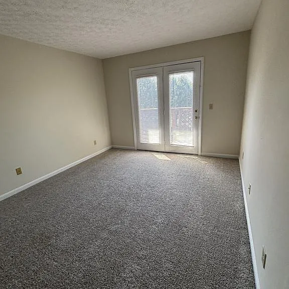 303 Farside Dr #5 — Photo 3