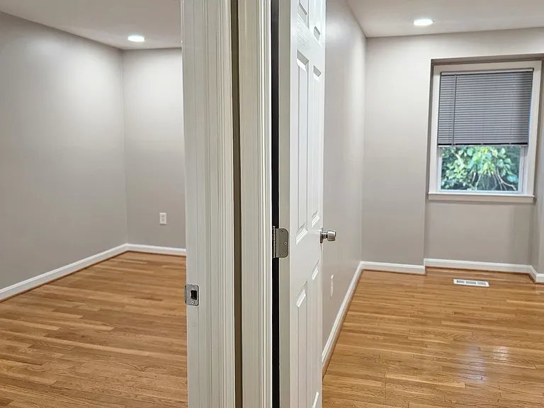 Master bed and 2nd bed side by side