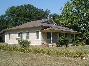 1st image of 469 Lincoln Ave