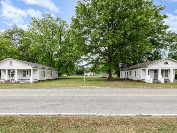 209 E Pine St, Selma, NC 27576