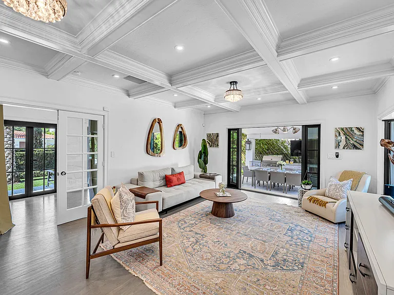 Poinciana Dr — Photo 12